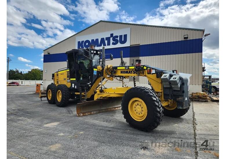 caption 2018 KOMATSU GD555-5 Grader