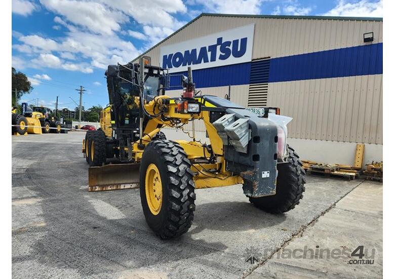 caption 2018 KOMATSU GD555-5 Grader