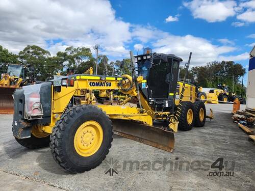 caption 2018 KOMATSU GD555-5 Grader