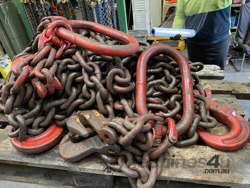 caption LOT #30 Lifting chains
