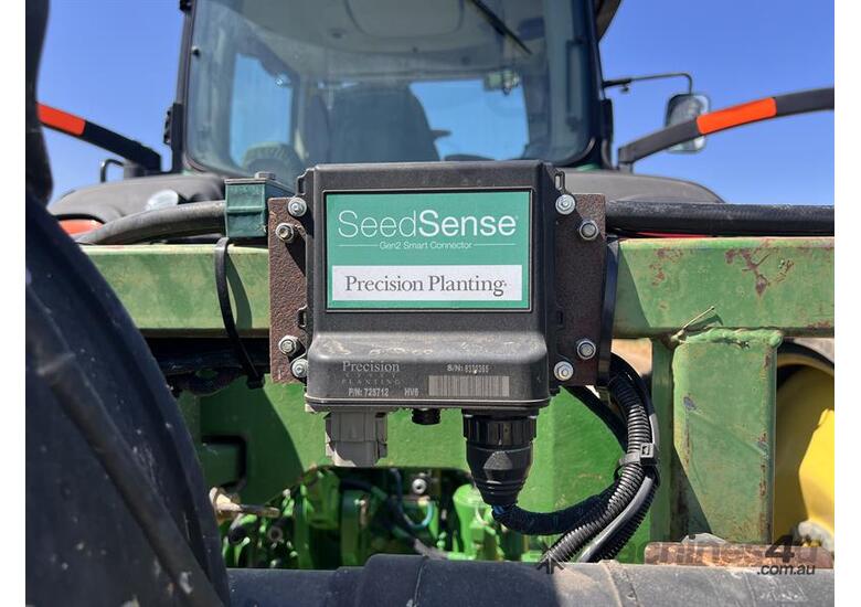 caption John Deere 1700 Precision Planter