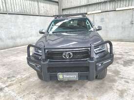 2022 Toyota Hilux SR5 4x4 T/Diesel - picture0' - Click to enlarge