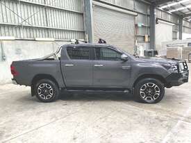 2022 Toyota Hilux SR5 4x4 T/Diesel - picture2' - Click to enlarge