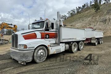 2005 KENWORTH T401 TRUCK AND DOG