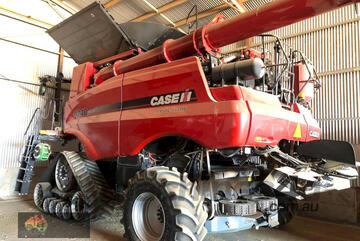 (8709) Case IH 9240 with MacDon FD75 Flex Draper 45ft & Trailer (Saddleworth, SA)