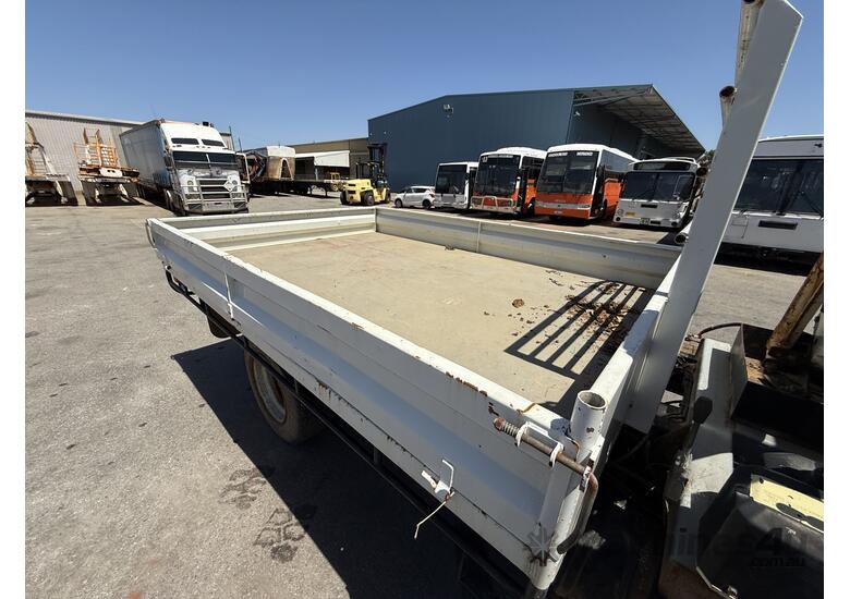 caption 1998 Mitsubishi Canter 4x4 Tipper