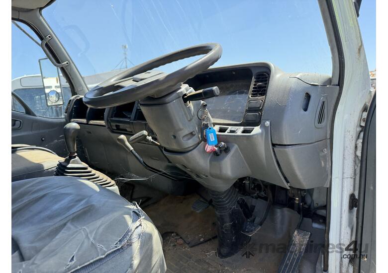 caption 1998 Mitsubishi Canter 4x4 Tipper