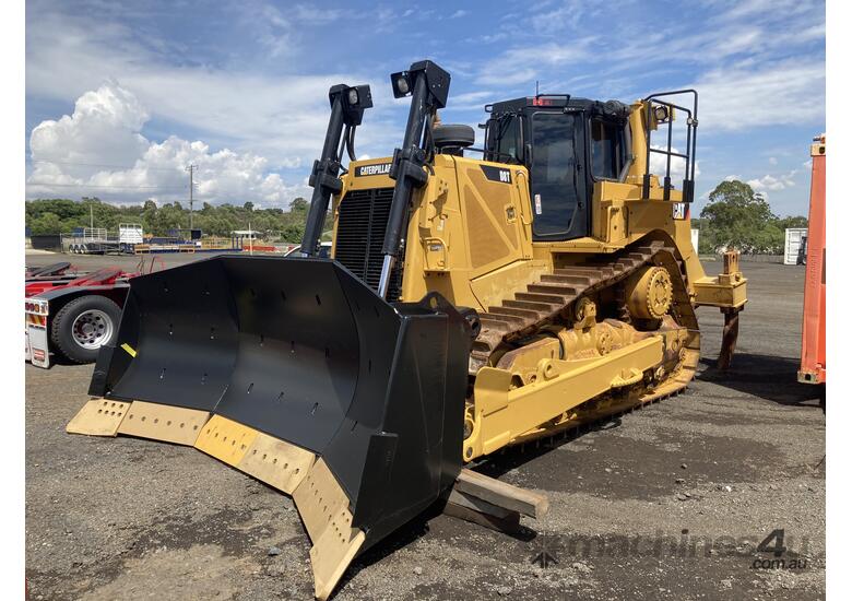 caption CAT D8T CRAWLER DOZER - Hire