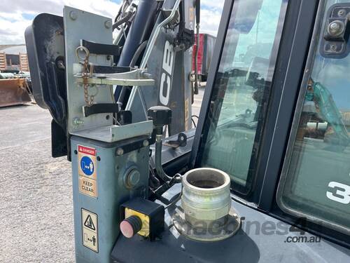 2017 JCB 3CX 10L4WS Backhoe