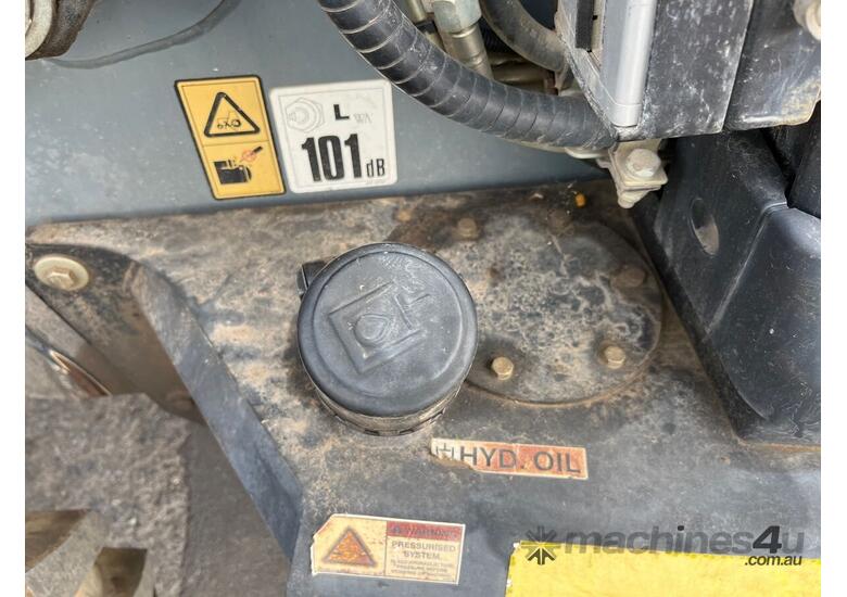 caption 2017 JCB 3CX 10L4WS Backhoe