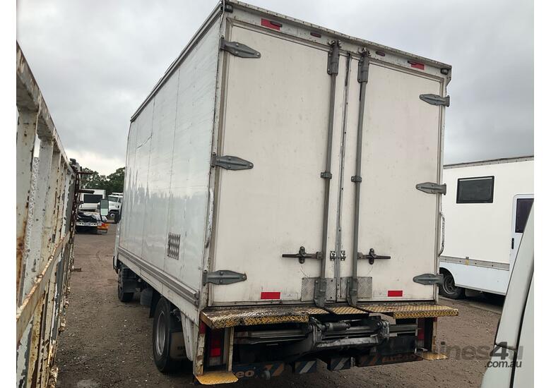 caption 2010 Mitsubishi Canter L7/800 Pantech