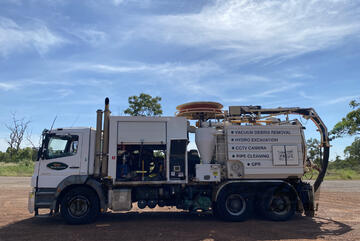 7981Hr combo vacuum truck built by Spoutvac.
