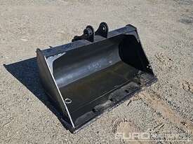 Unused Mud Bucket 1225mm, Ears 60mm, Centers 250mm, Pins 45mm  - picture0' - Click to enlarge