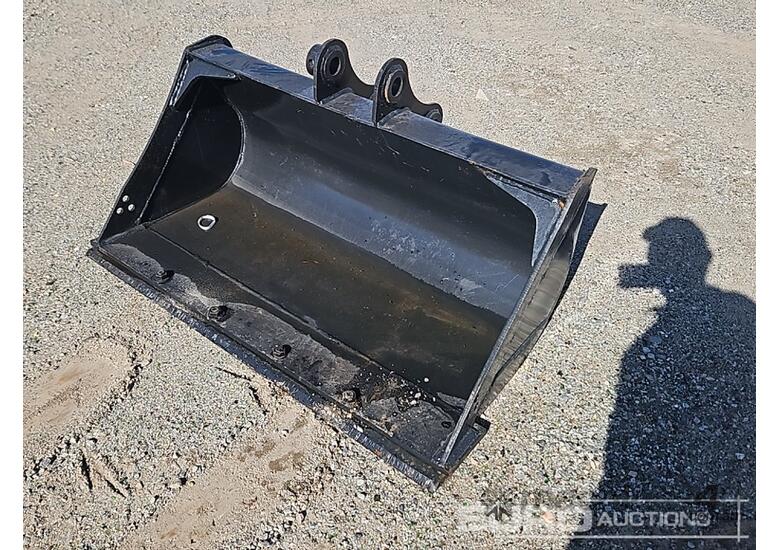 caption Unused Mud Bucket 1225mm, Ears 60mm, Centers 250mm, Pins 45mm