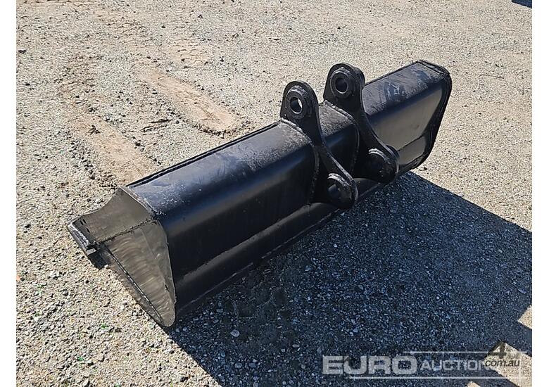 caption Unused Mud Bucket 1225mm, Ears 60mm, Centers 250mm, Pins 45mm