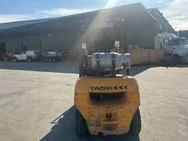 Task Counter Balance Forklift - picture1' - Click to enlarge
