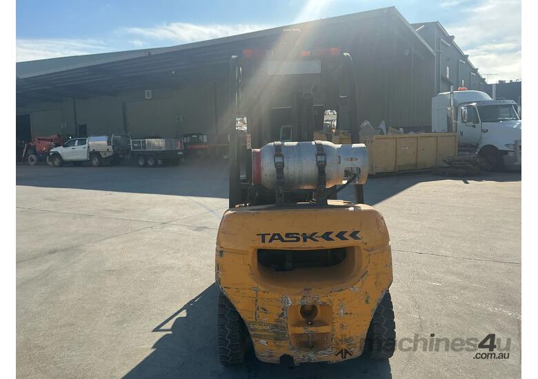caption Task Counter Balance Forklift