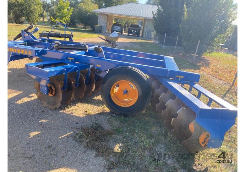 caption Grizzly 24 plate offset disc