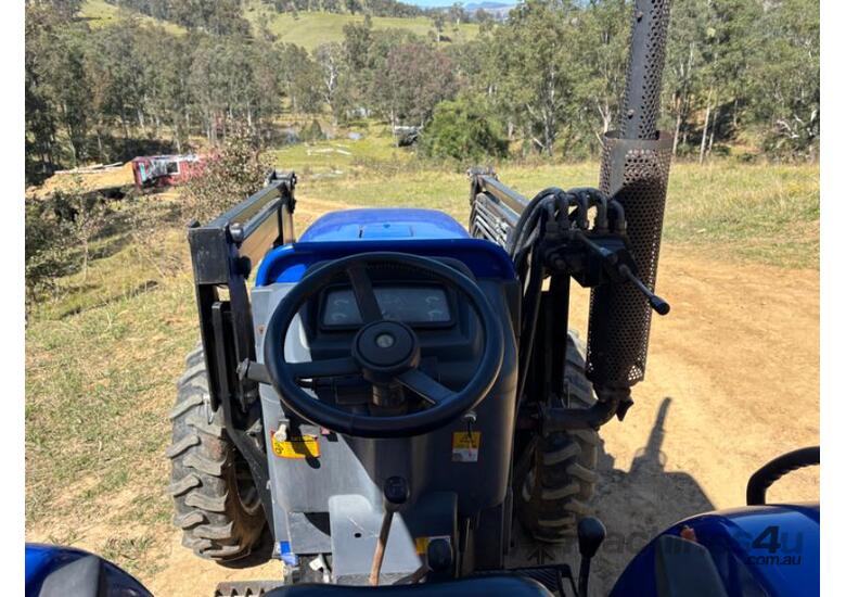 4X4 TRACTOR WITH 4 IN 1 BUCKET & 4FT SLASHER