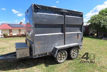 HYDRAULIC TIPPING TRAILER.