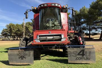 Case 2010   8120 & MACDON 2152