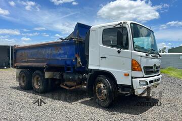 Hino 2005   TIPPER TRUCK