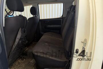 Toyota 2015   Hilux SR Diesel