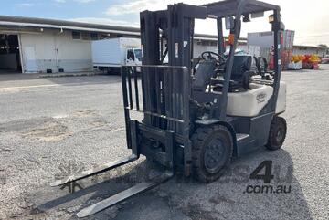 2005 Crown CG25E Forklift (Container Mast)