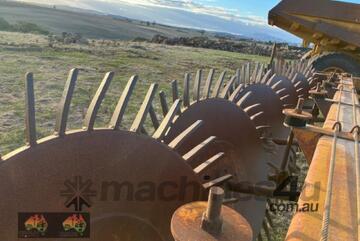 (8985) Pederick 6 Wheel Stick Rake -