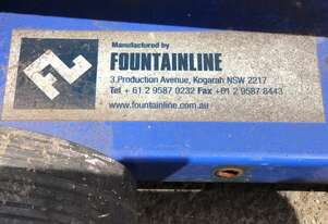 2 x Fountainline Line Markers