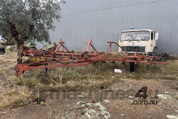 INTERNATIONAL 45 VIBRA SHANK CULTIVATOR