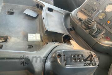 2004 Scania 114G Hook Bin Truck