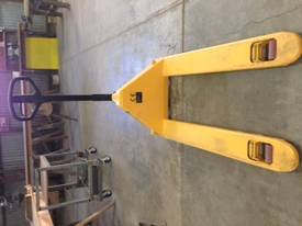 Hand pallet truck 2500kg - picture0' - Click to enlarge