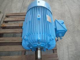 TOSHIBA 75HP 3 PHASE ELECTRIC MOTOR/ 1420RPM - picture0' - Click to enlarge