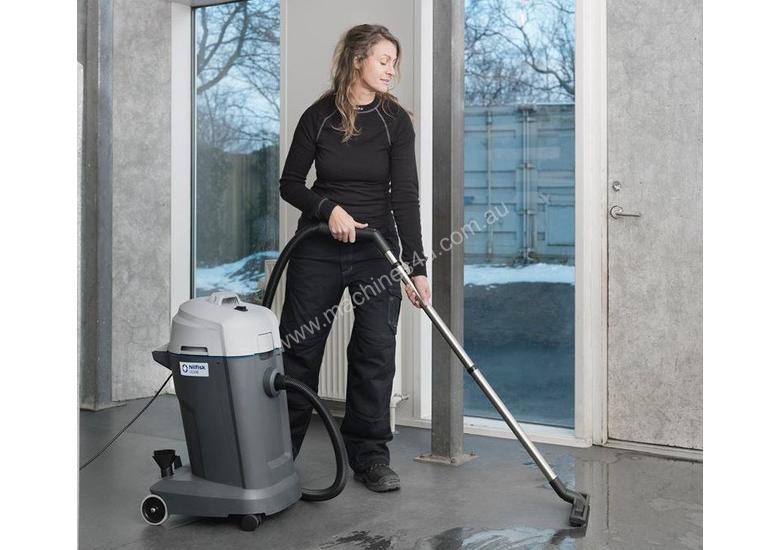 Click to view full size photos Nilfisk Basic Wet & Dry Commercial Vacuum VL500 35