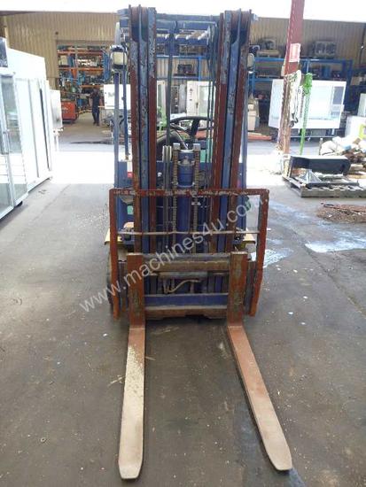 caption KOMATSU FORKLIFT TRIPLE STAGE CONTAINER MAST