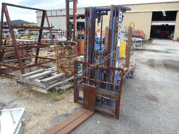 caption KOMATSU FORKLIFT TRIPLE STAGE CONTAINER MAST