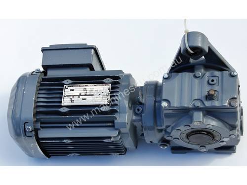 .75 KW Sew-Eurodrive SA47/T Helical-worm Reduction Drive Gearmotor 133 RPM Ratio: 11:1 Weight 23 KG