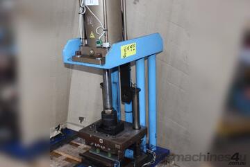 PNEUMATIC AIR PRESS BENCH 1.5 TONNE PNEUMATIC AIR PRESS BENCH 1.5 TONNE