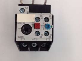 SIEMENS OVERLOAD RELAY 3UA55 40-1E 2.5-4A 415VAC - picture0' - Click to enlarge