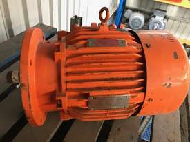5.5kw 4 pole 1440rpm 415v Toshiba Electric Motor - picture0' - Click to enlarge