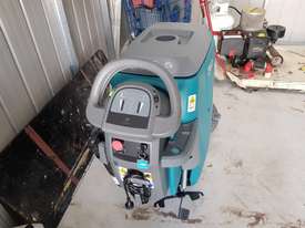 Walk behind battery auto scrubber - picture0' - Click to enlarge
