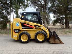 Caterpillar 226B3 Skid Steer Loader - picture1' - Click to enlarge