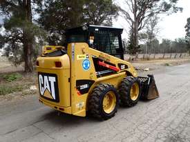 Caterpillar 226B3 Skid Steer Loader - picture2' - Click to enlarge