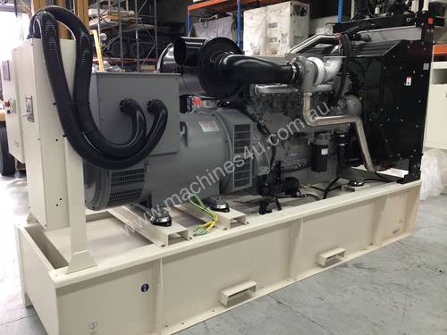 440kW/550kVA 3 Phase Skidmounted Diesel Generator.  Perkins Engine.