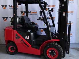 Hangcha 2.5t duel fuel counterbalance forklift  - picture0' - Click to enlarge