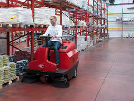 RCM R850 Rider Sweeper - picture2' - Click to enlarge