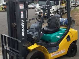  Komatsu LPG Forklift 2.5 Ton 4.3m Lift Height Container Entry Refurbished - picture2' - Click to enlarge