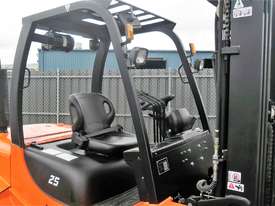 Rough Terrain Forklift - New Everun Australia RT25 - picture1' - Click to enlarge