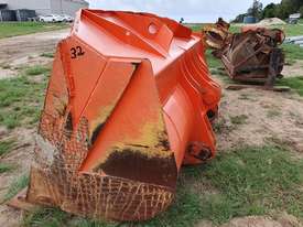 WHEEL LOADER  BUCKET - picture1' - Click to enlarge
